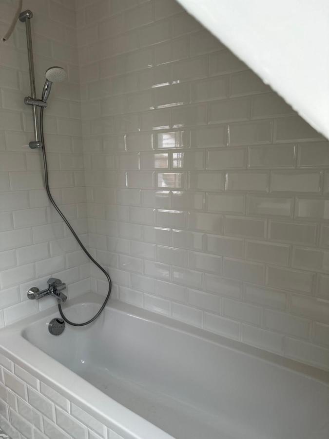 Le Cottage avec jacuzzi extérieur Lasne Exterior foto